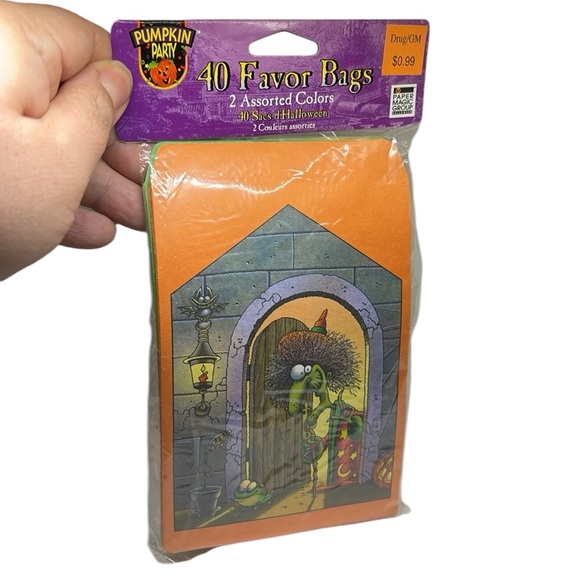 40 Halloween themed paper favor bags by the Paper Magic Group - Picture 1 of 10